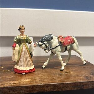 Royal Figurine Set with Horse Queen Marguerite 2004
